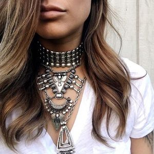 DYLANLEX CRYSTAL SILVER STATEMENT NECKLACE DLNLX